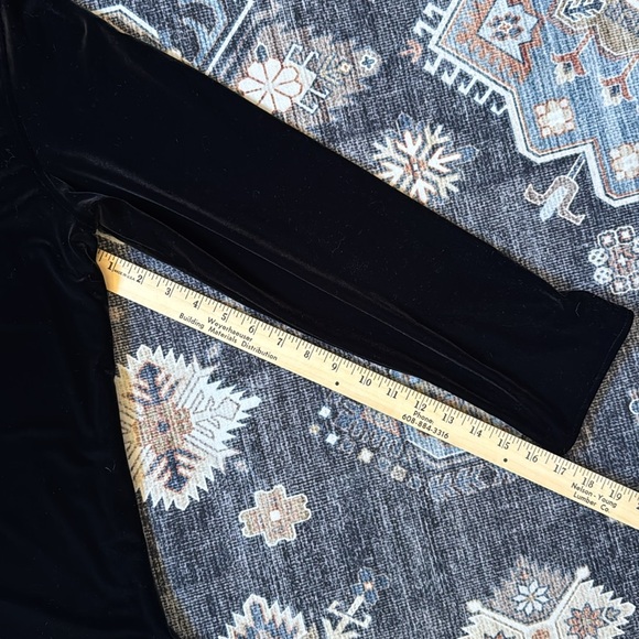 Harve Benard Women’s Black Velvet Button-Down Long Sleeve Blouse Size Large - Picture 11 of 11